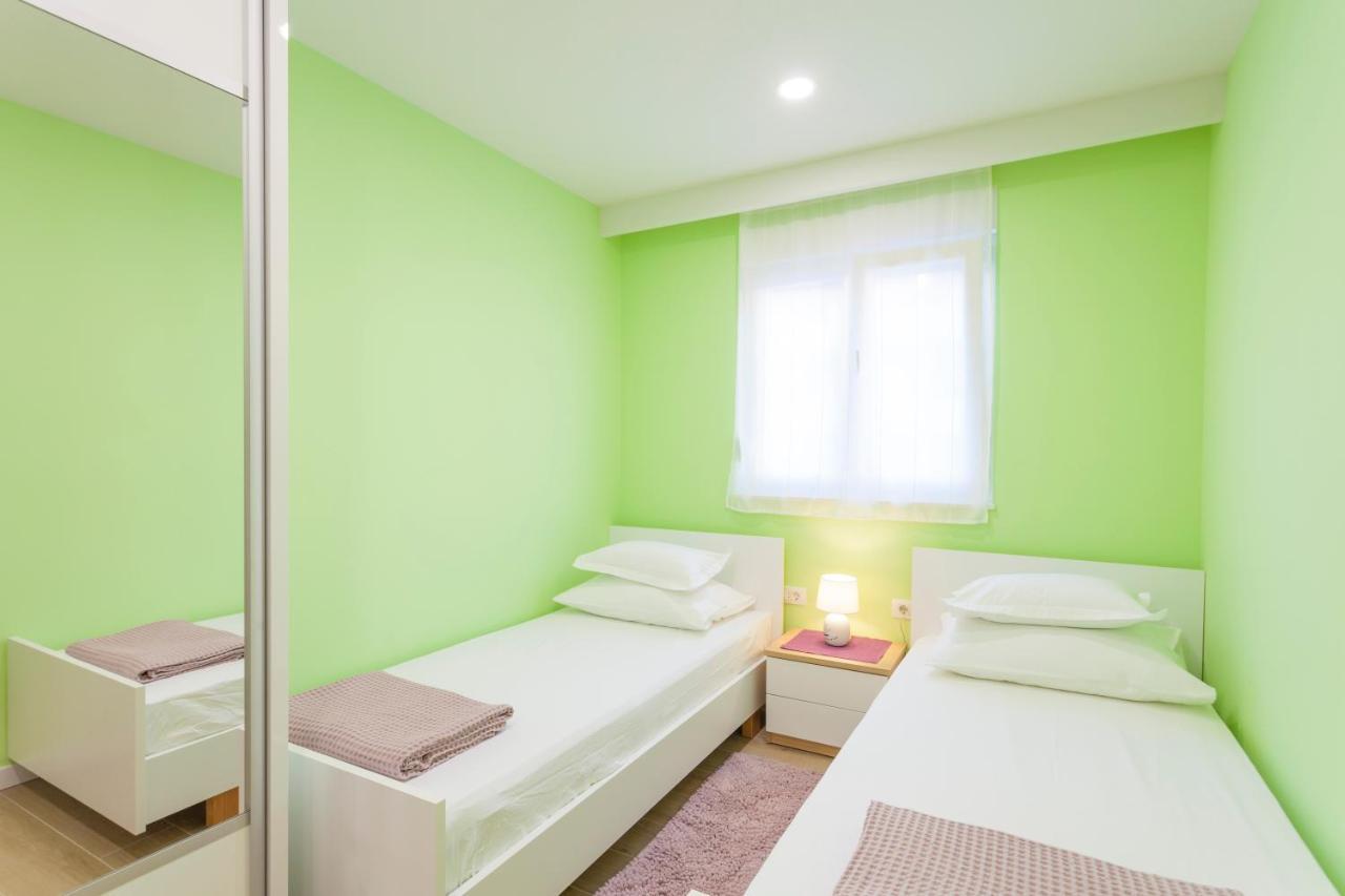 Center New Apartment Krivic Макарска Экстерьер фото